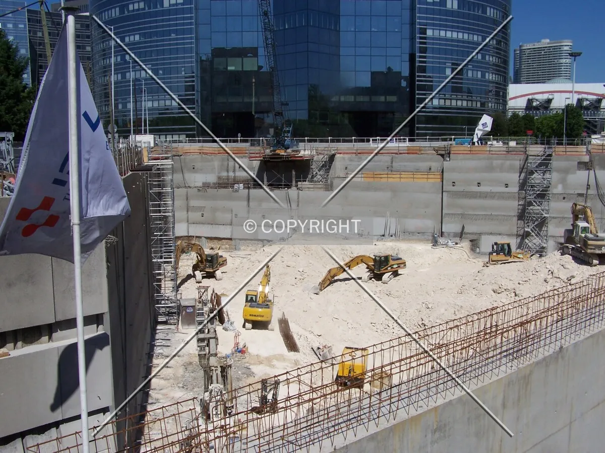 View of the building site with La Défense behind