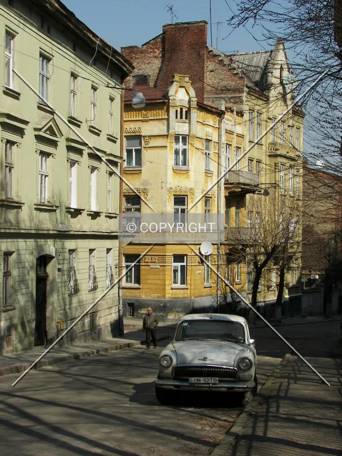 Looking down Dragomanova Street