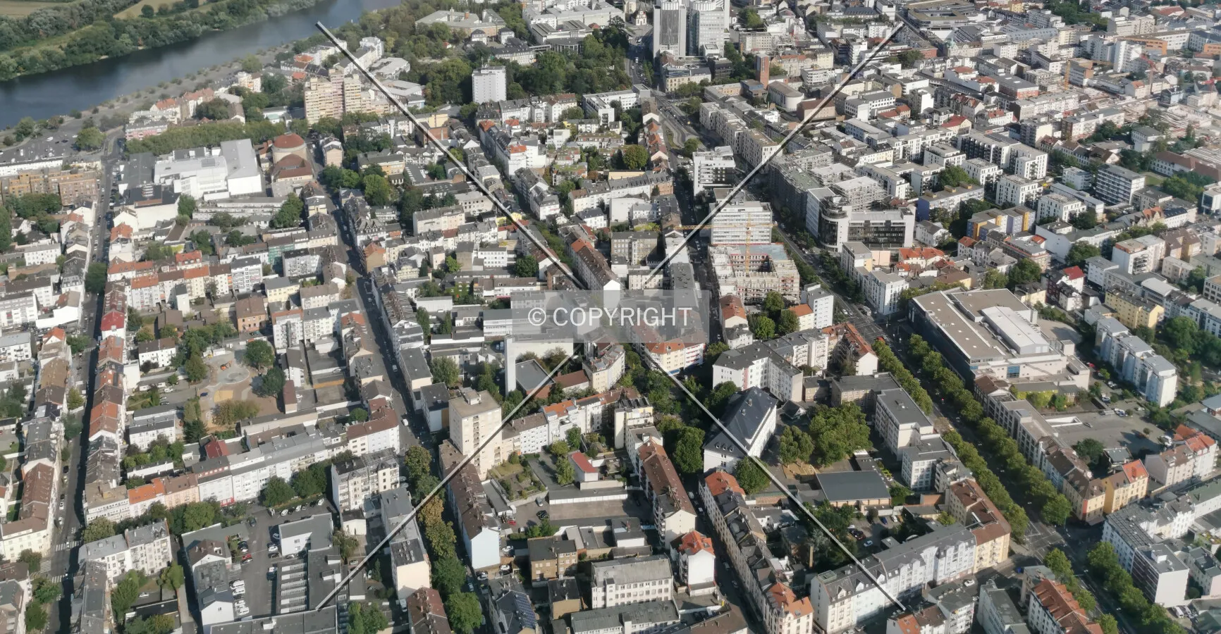 Flight with a helicopter from Egelsbach to Frankfurt - here: Panorama of Offenbach am Main