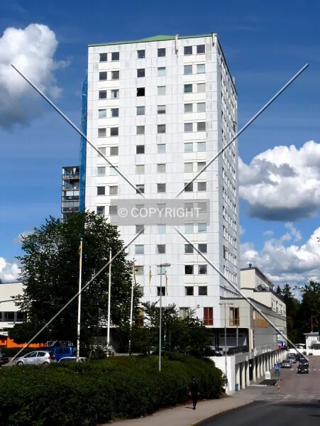 Eskadervägen 8