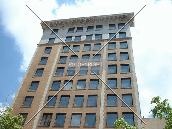 Looking up, from Wabasha Street