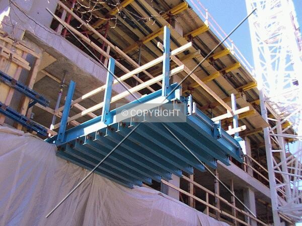 Platform cantilevered over Wells Street