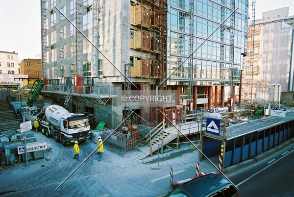 View over the whole construction site; as seen from passenger bridge over Berliner Straße