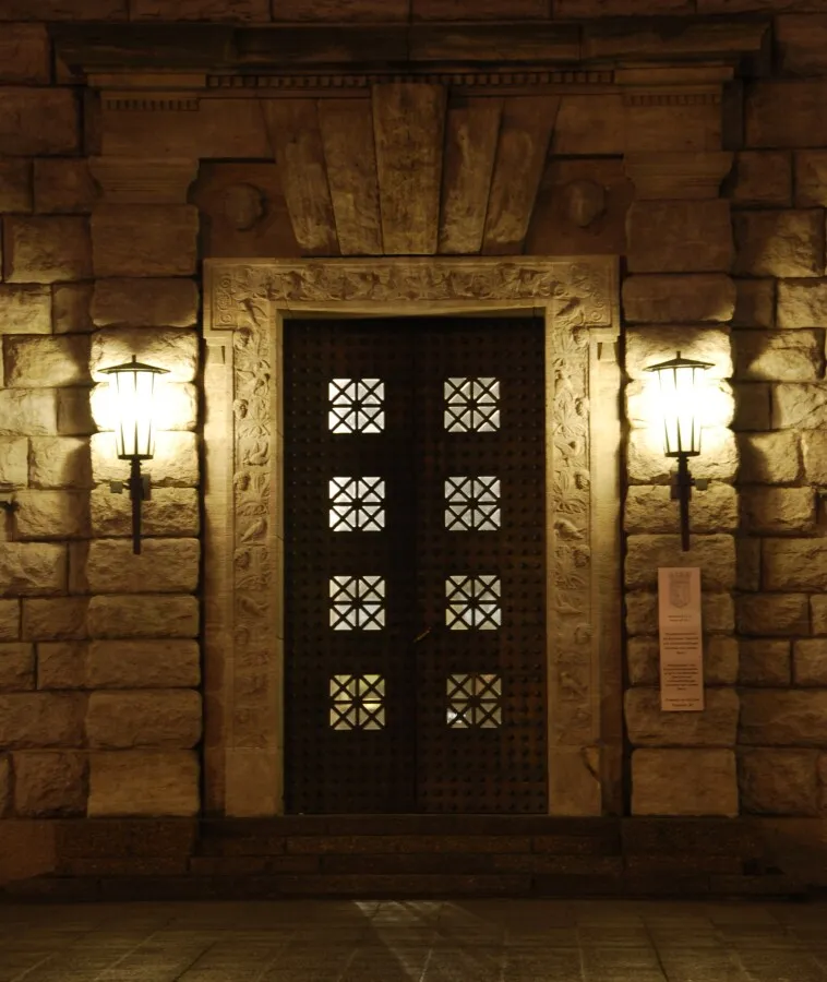 Lamps at the main entrance