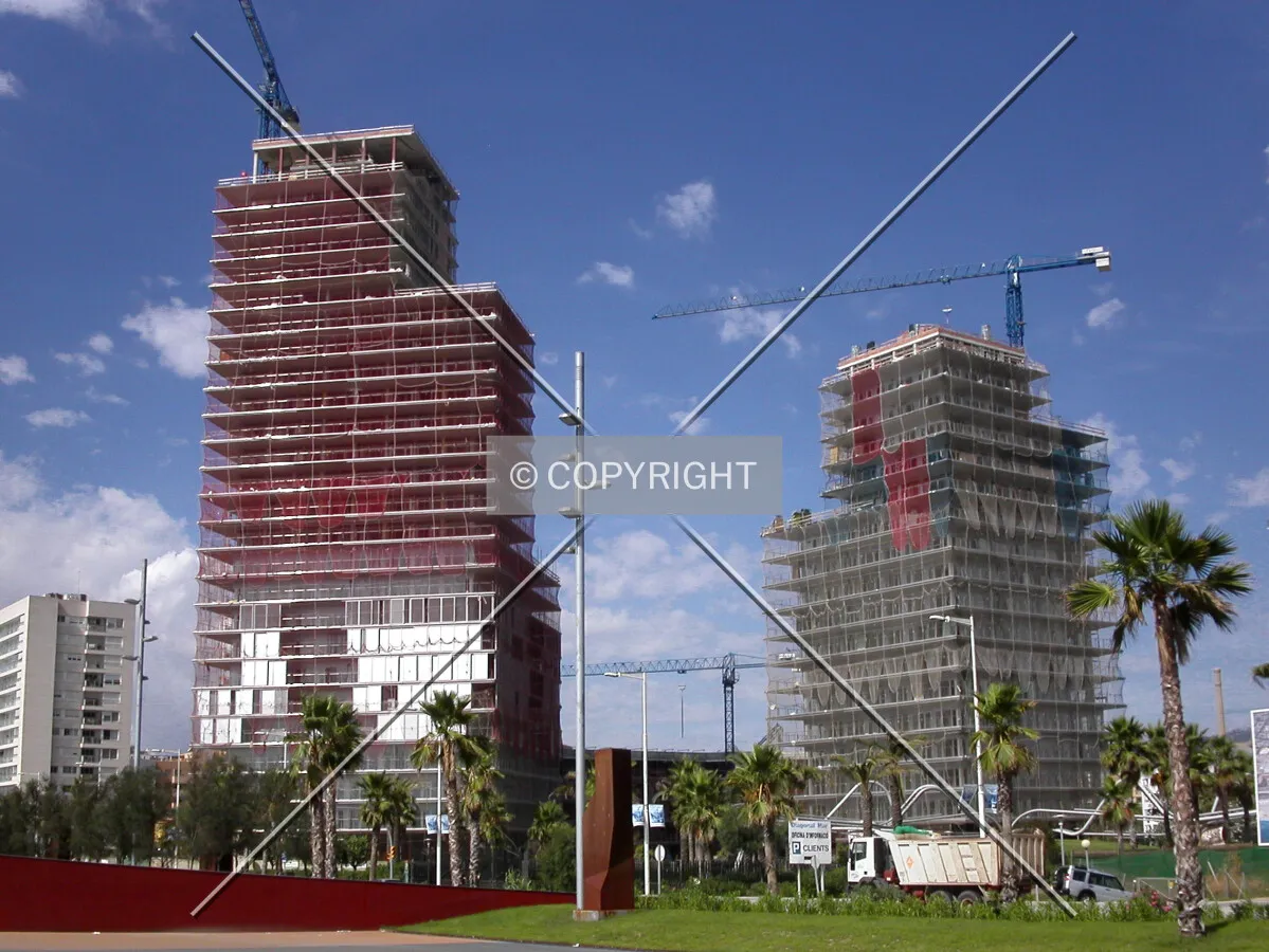 The complex seen from the promenade