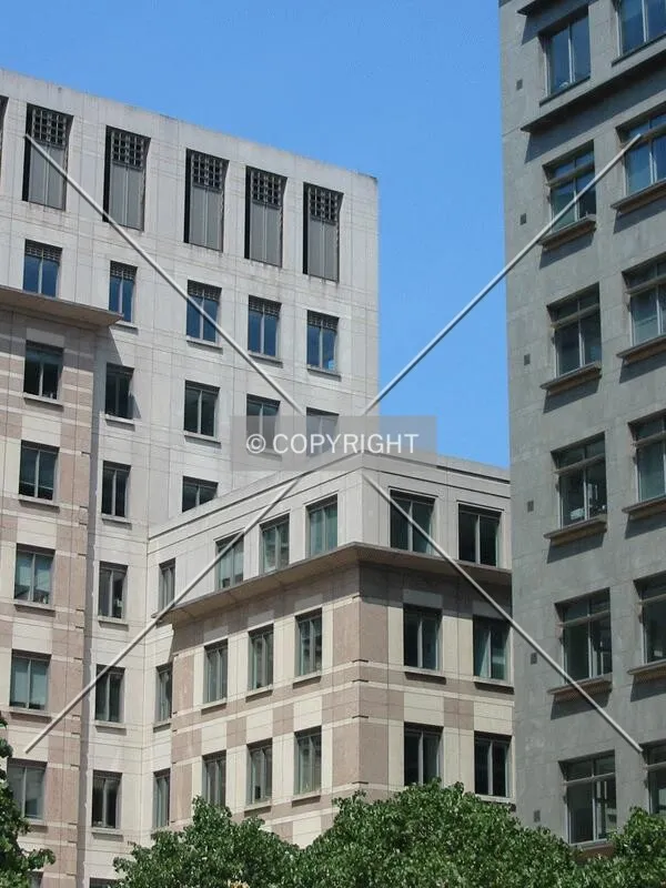 Setbacks on the northern facade, seen from Columbus Courtyard