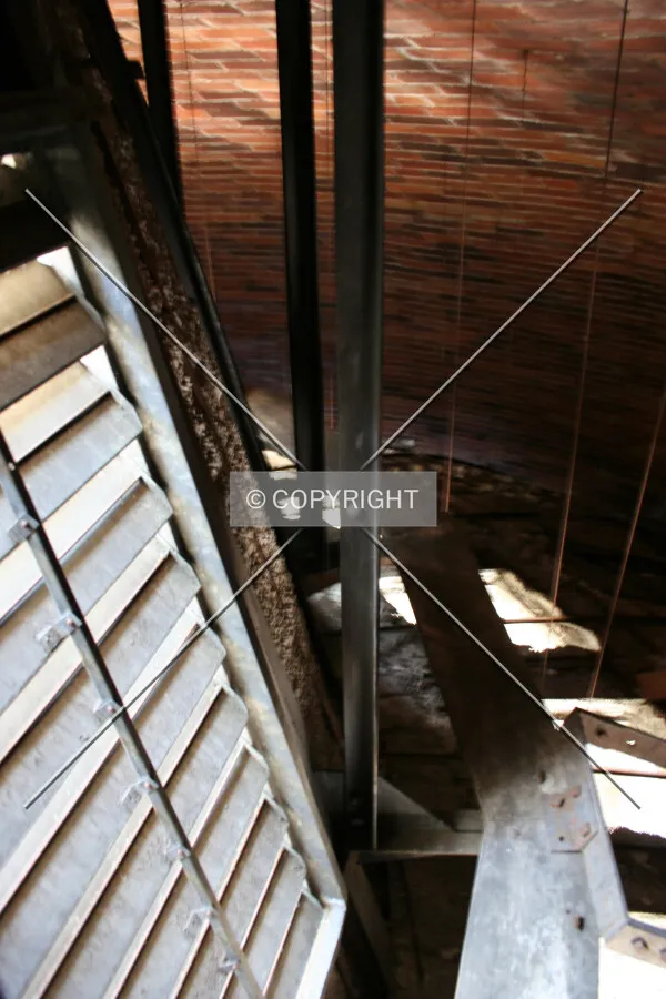 Walkway around the oculus shaft between the inner and outer domes