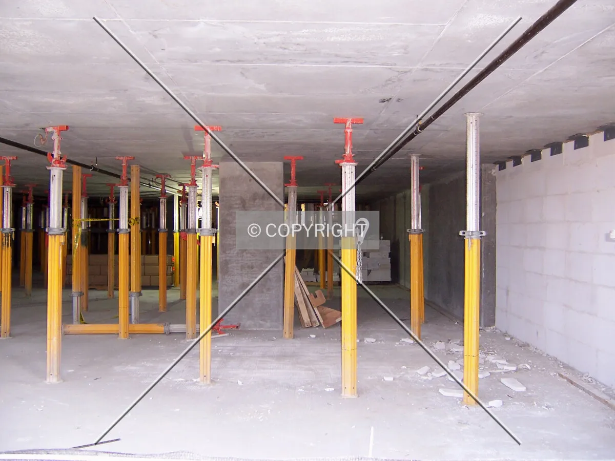 Looking into the northwest corner of the base from the intermediate level of East Wacker Drive
