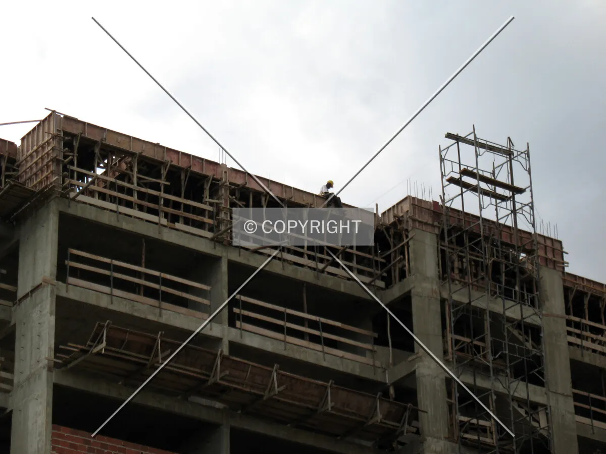 Works on the scaffolding of the 14th floor