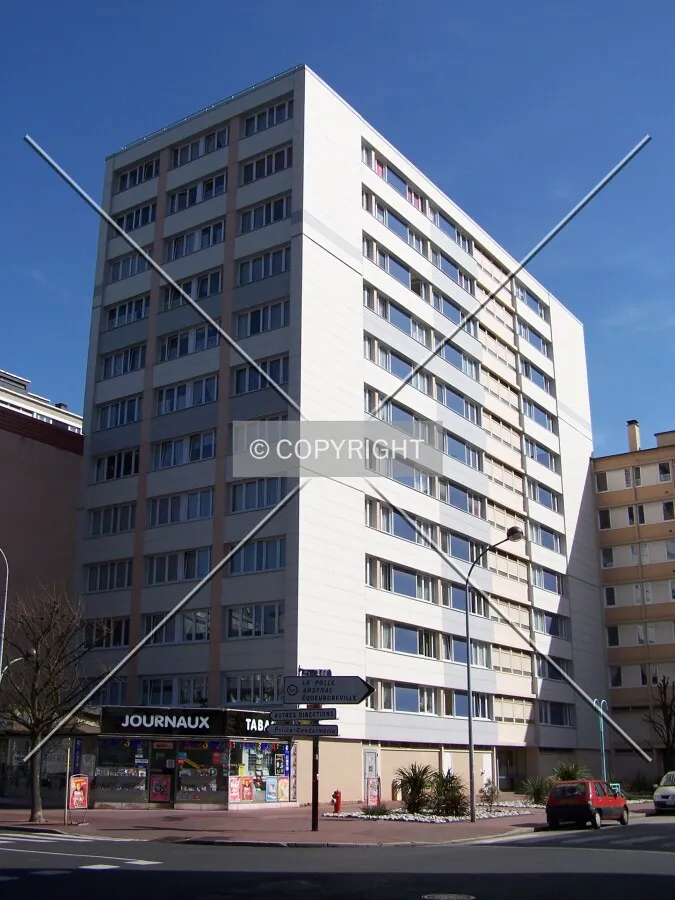 Angle Nord-Ouest vu depuis le Boulevard Robert Schuman
