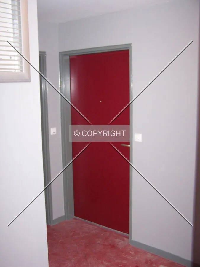 Une porte de palier