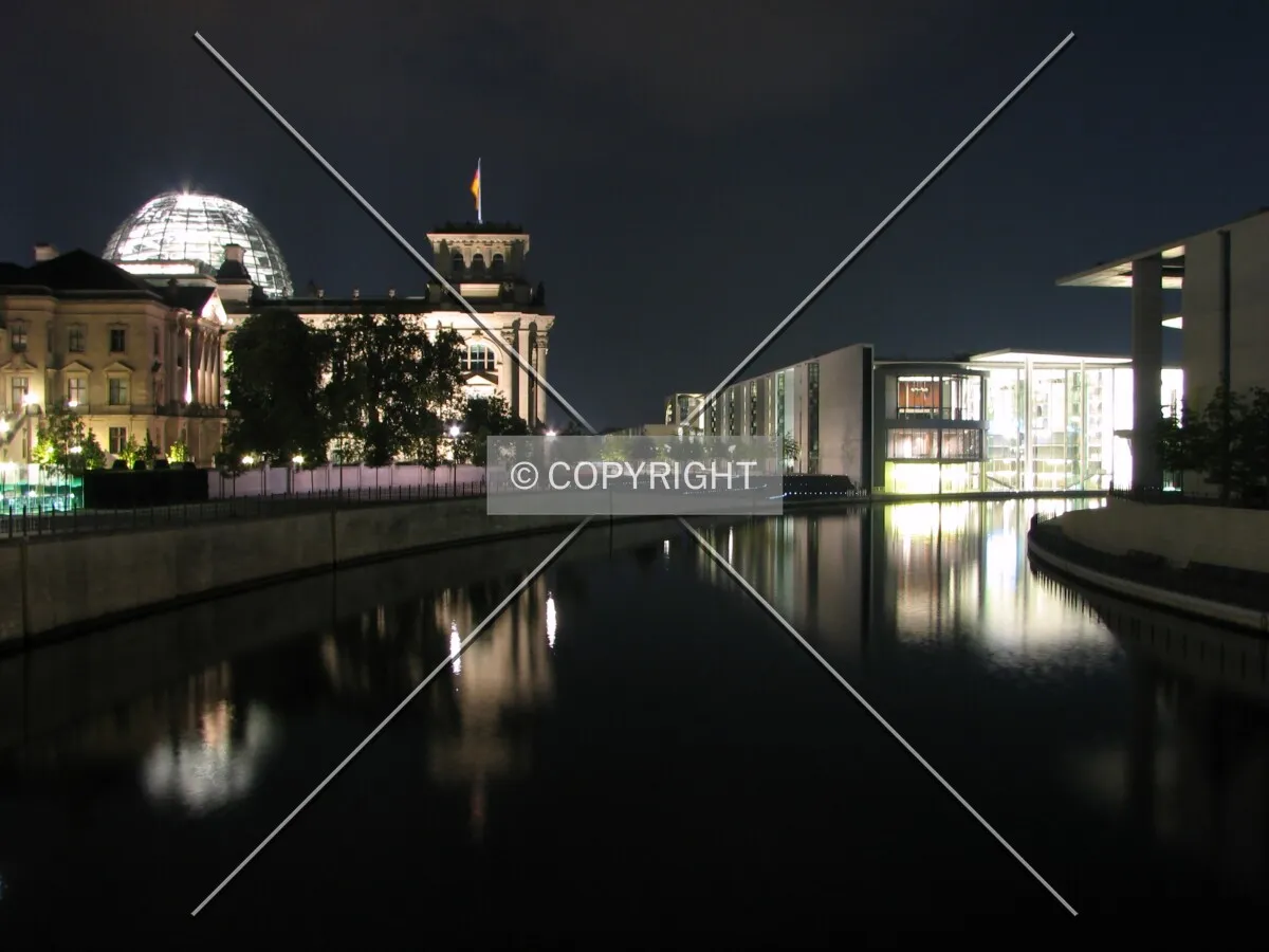 Night view from Spree with Reichstag on the left