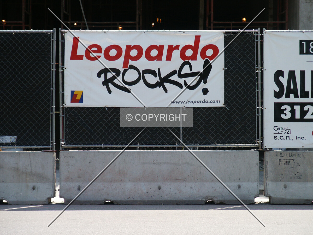Sign on Michigan Avenue expressing the general contractor's enthusiasm