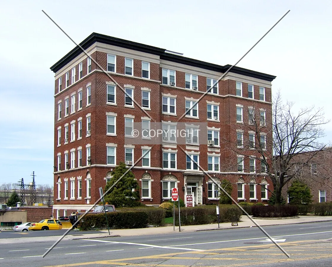 View from the south across Huguenot Street