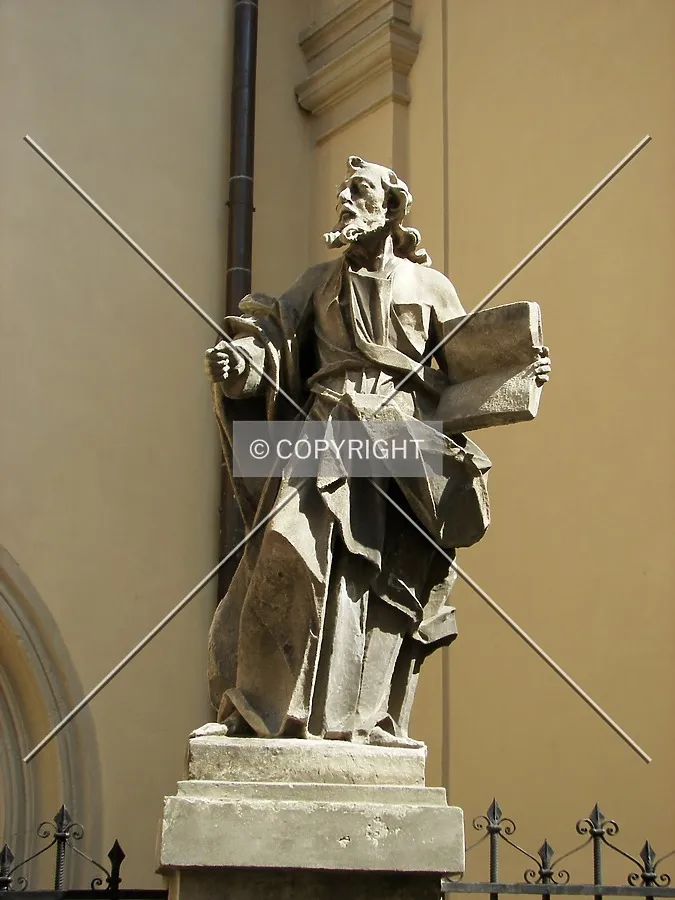 Looking at the statue on the perimeter
