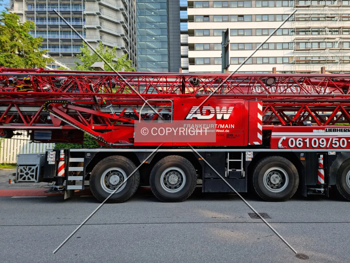 ADW Frankfurt - heavy lifting crane
