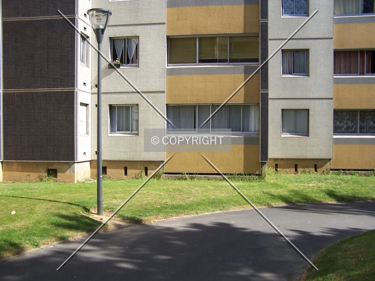 Pied de l'immeuble coté sud