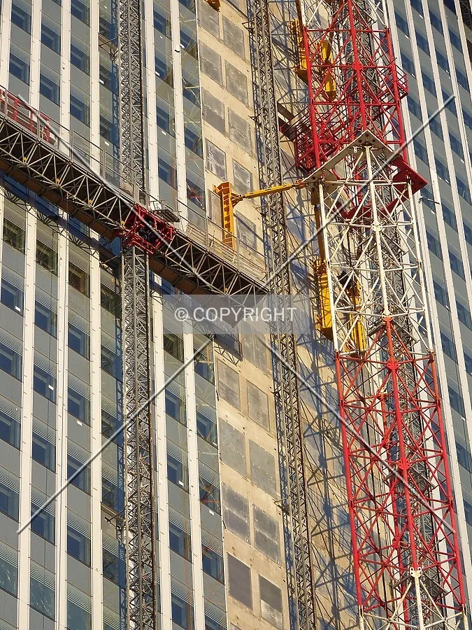 Fixations de la grue au bâtiment sur la face sud