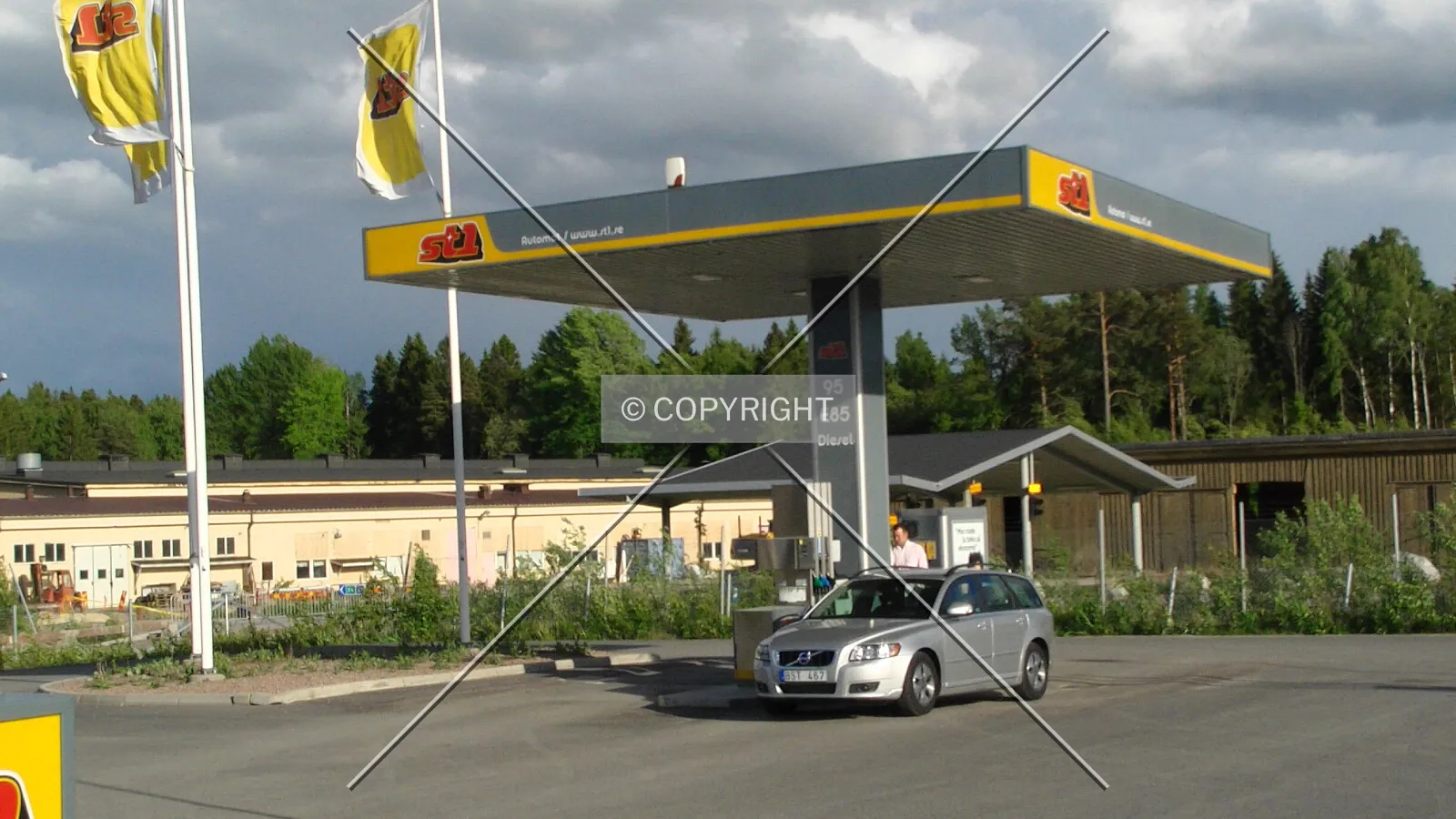 An automatic gas station