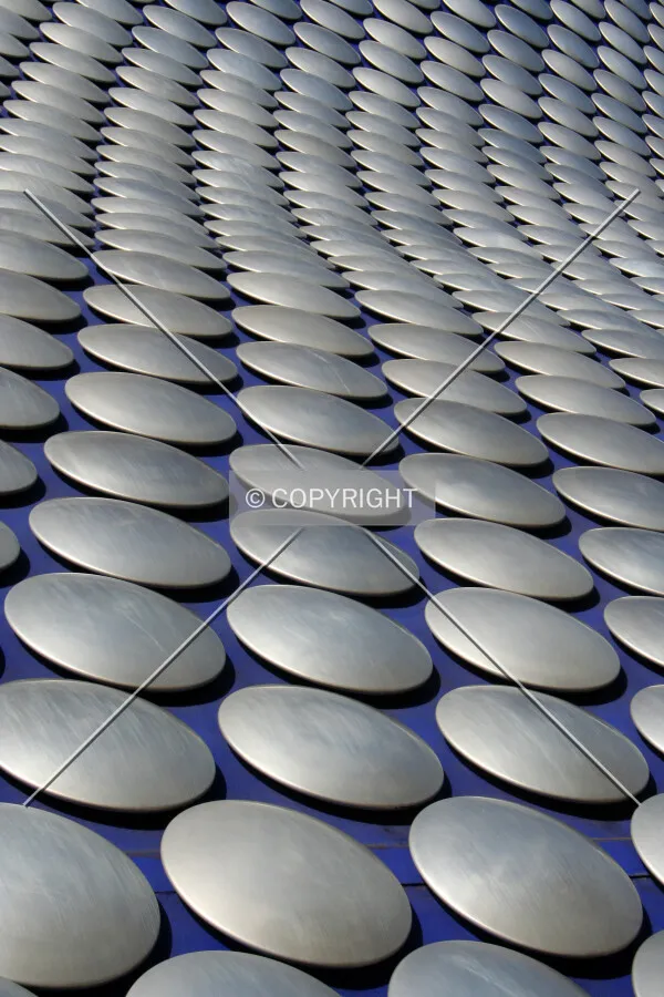 Aluminium discs on the facade