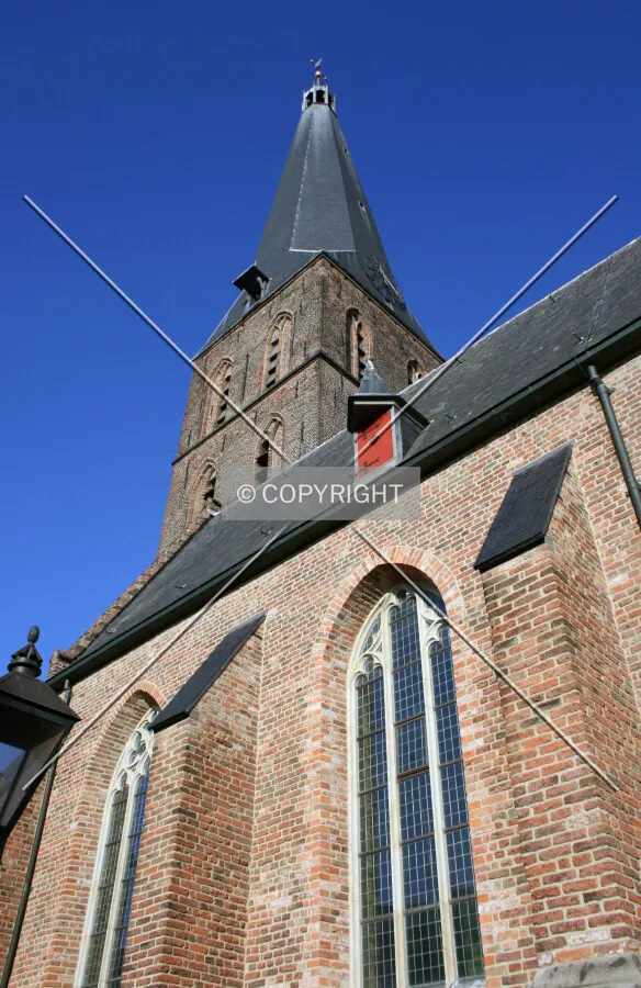Looking up from Onzelievevrouwstraat