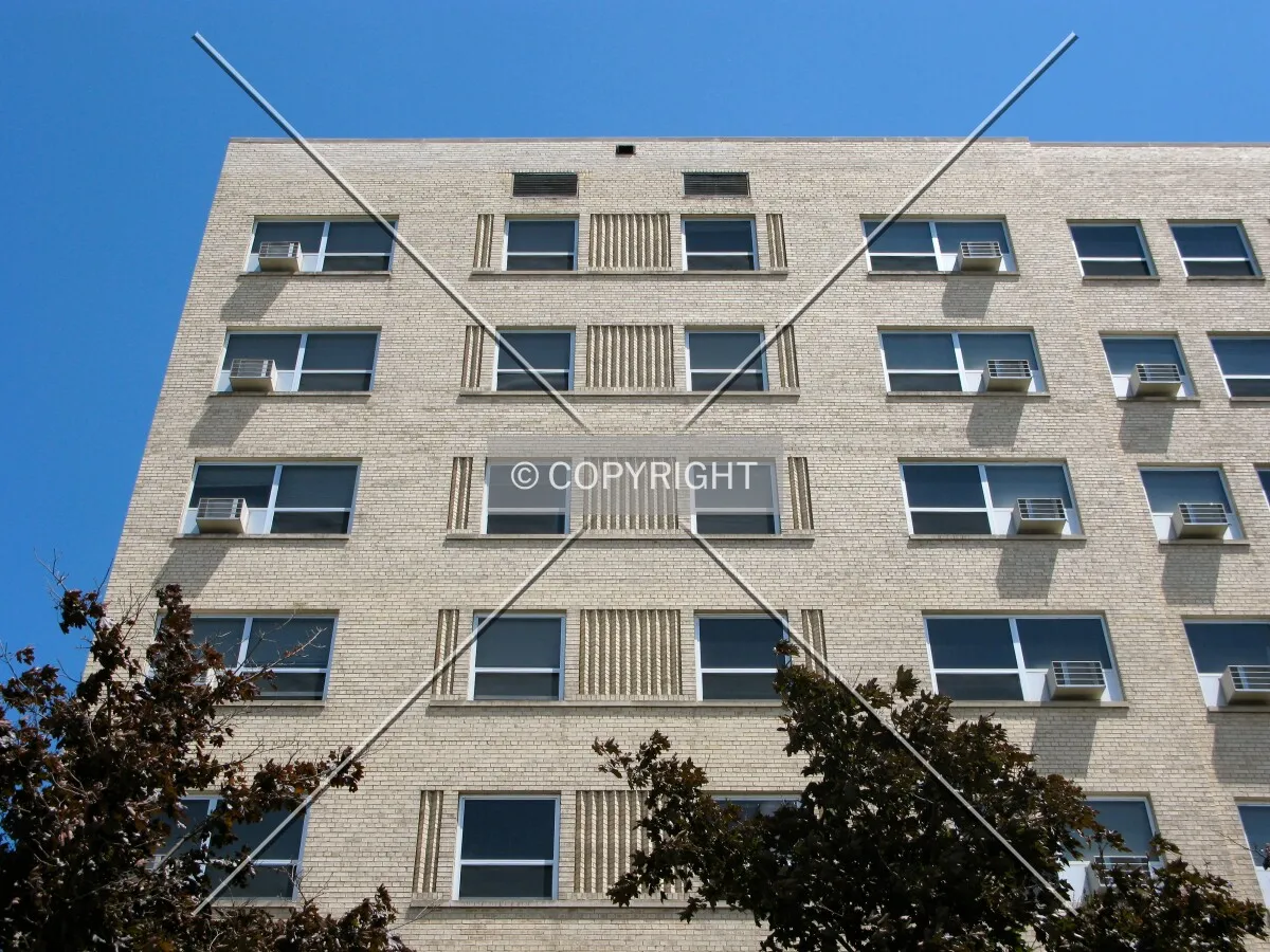 Looking up from 8th Street South