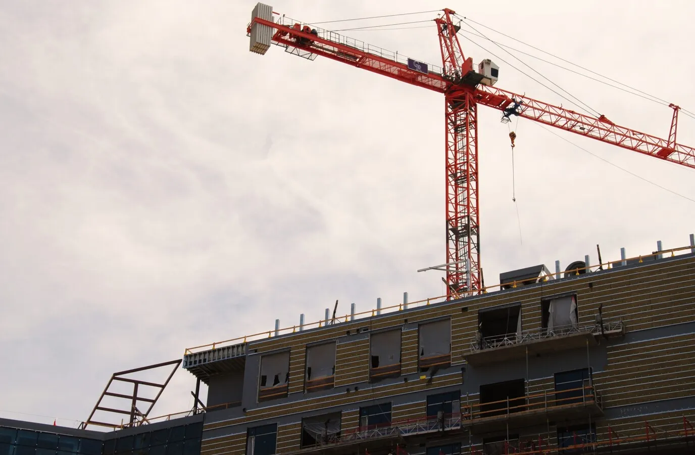 View of the tower crane from the west