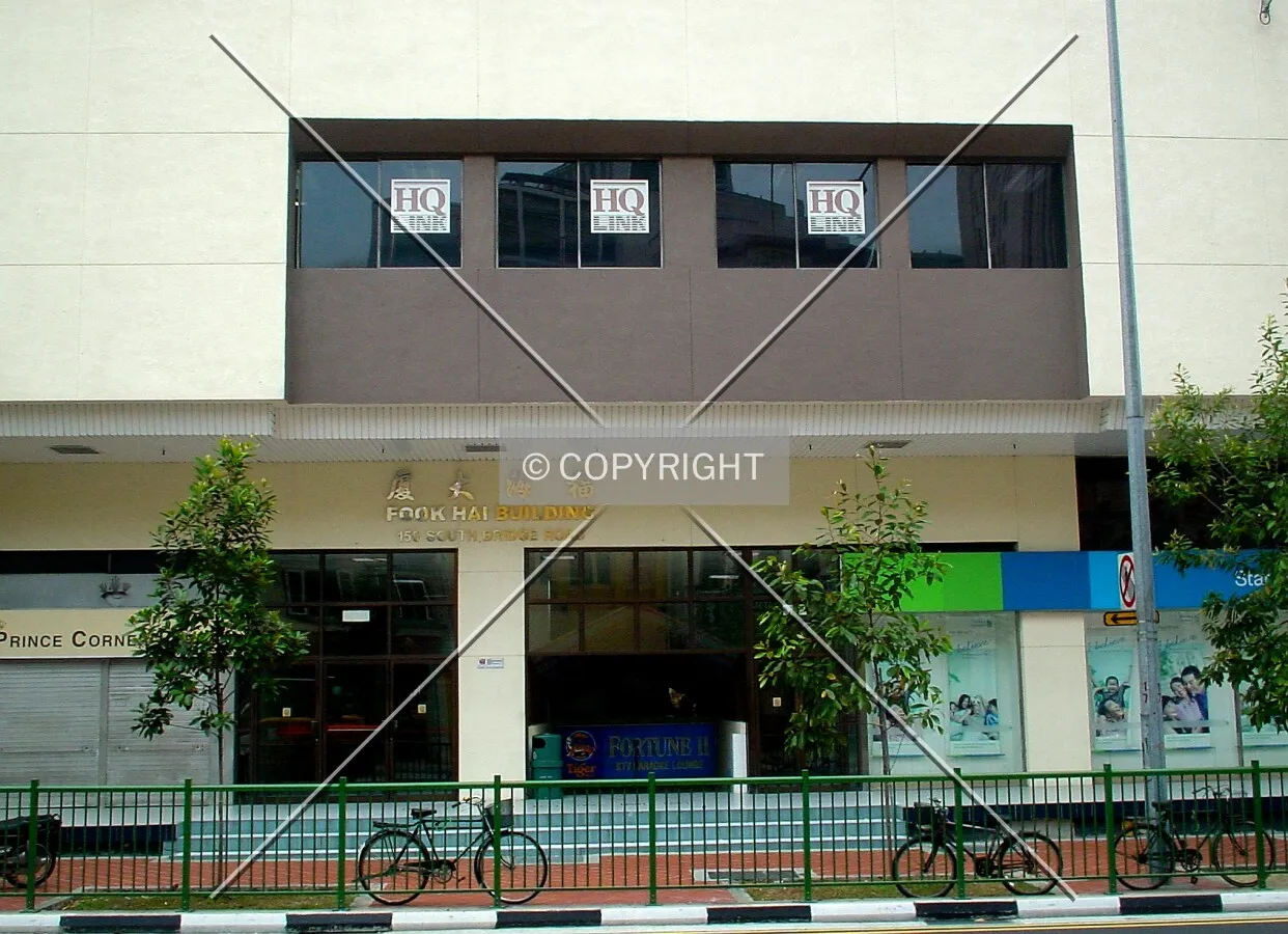 Entrance along South Bridge Road