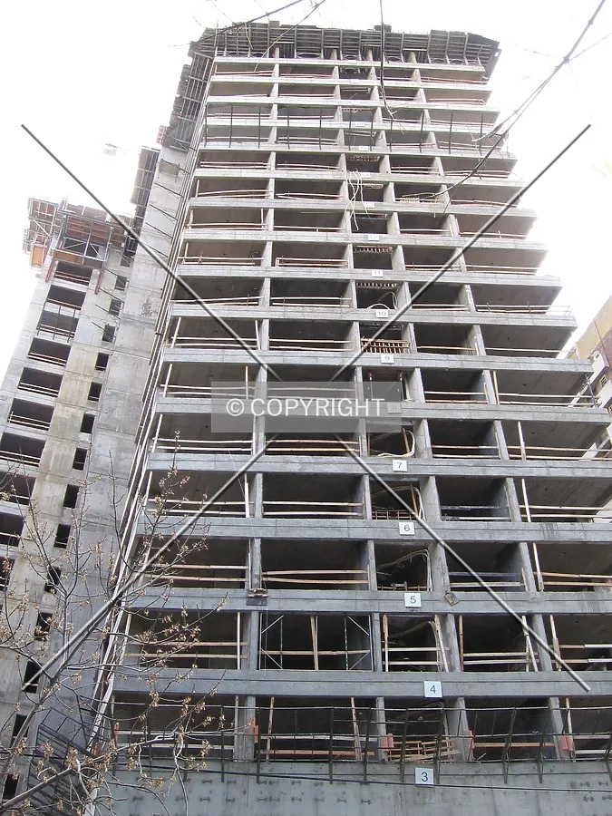 Structure rises to twentieth floor, view from Salguero street
