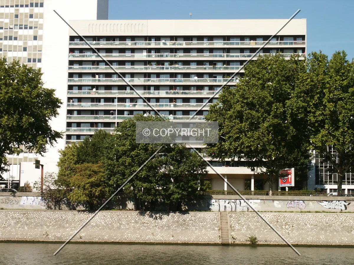 East facade from Île de Puteaux