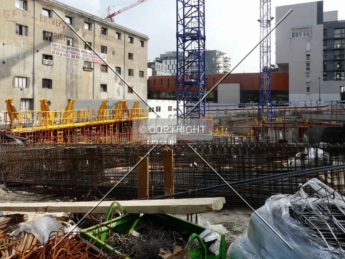 Rebars along Rue Neuve Tolbiac, north part of the site