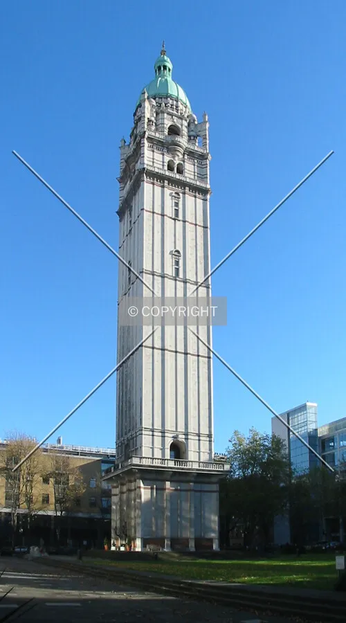 Full height view from the Queen's Lawn