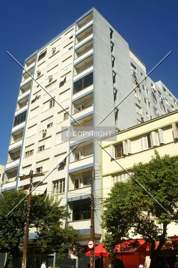 Looking up from across José do Patrocínio Street