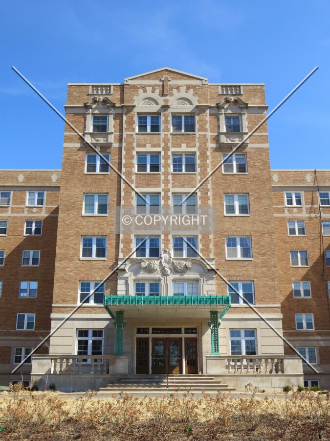 Central wing and main entrance from Park Avenue