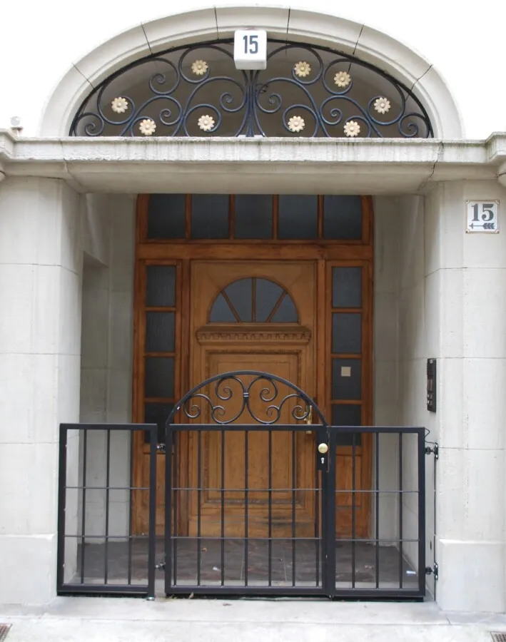 Entrance facing Waitzstraße