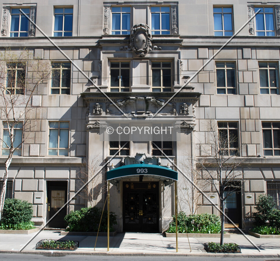 Entrance on 5th Avenue