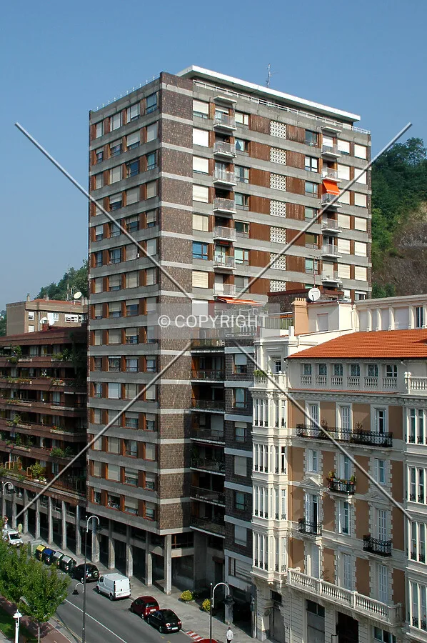Elevated view from Puente de la Salve