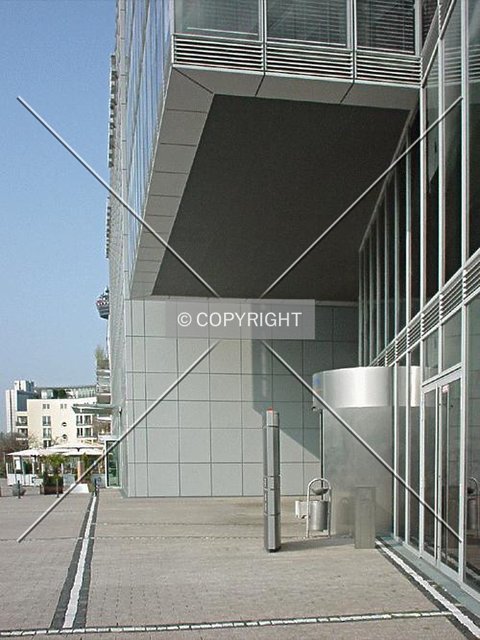 Side entrance (Jolly Hotel in the background)