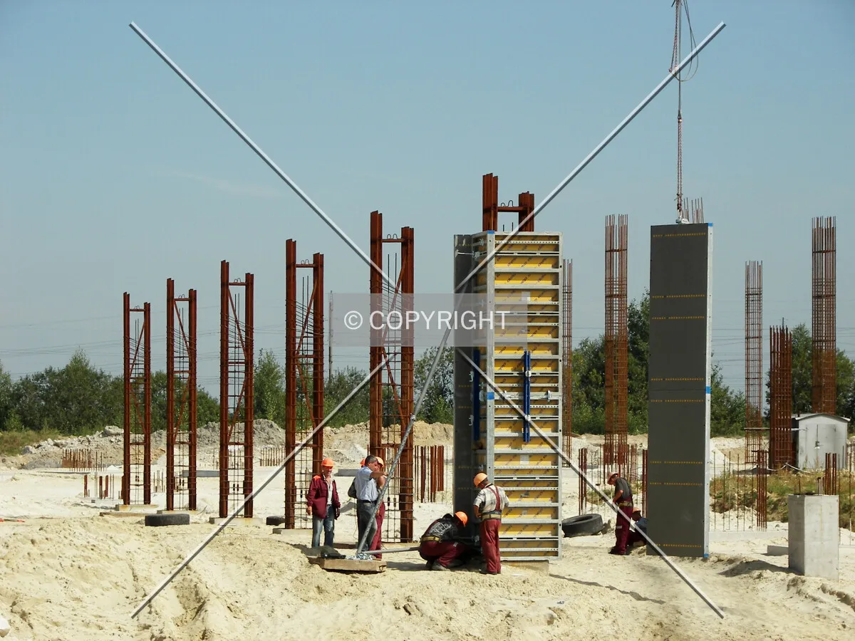 Detailed view of the columns concreting