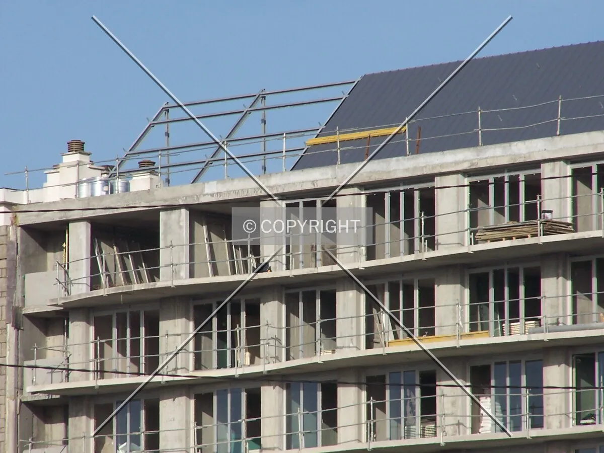 Réalisation de la toiture à l'extrêmité Ouest du bâtiment