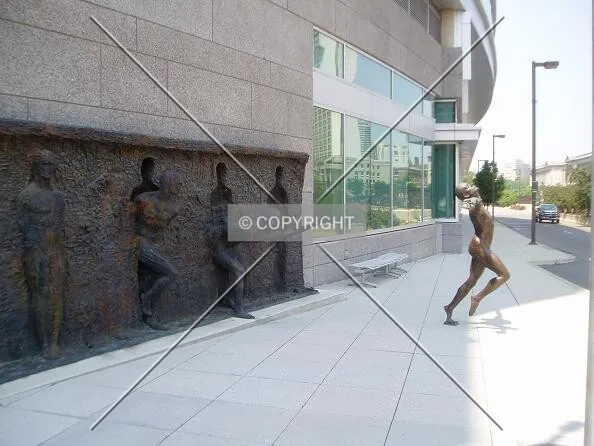 Sculpture and ground floor on the north side