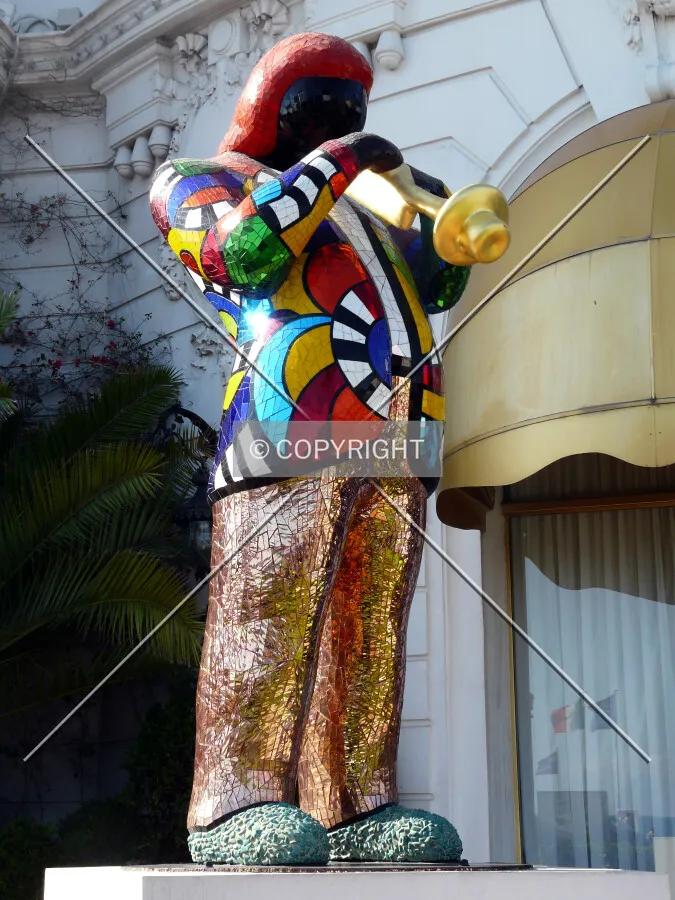 Statue from the French artist Niki de Saint Phalle, located near the hotel entrance