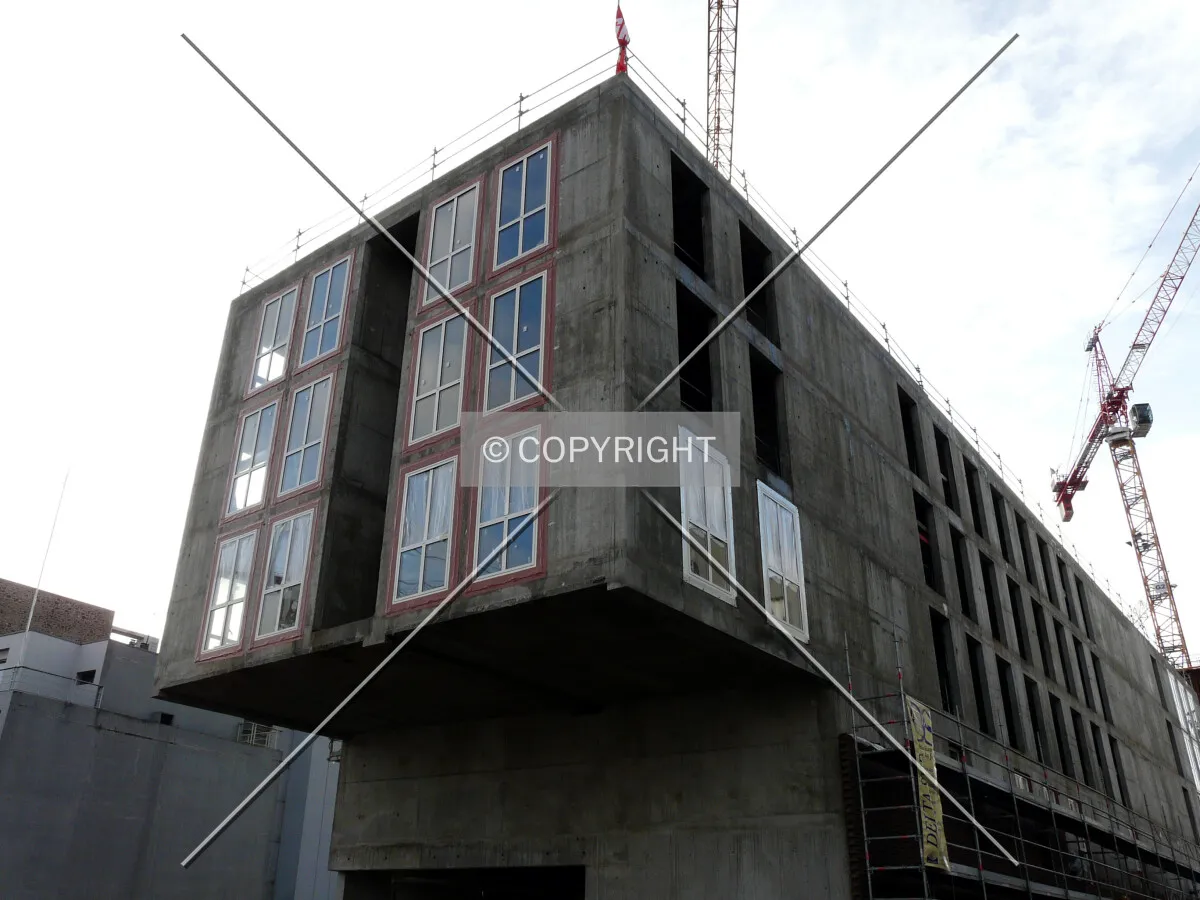 Huge cantilever on the east side