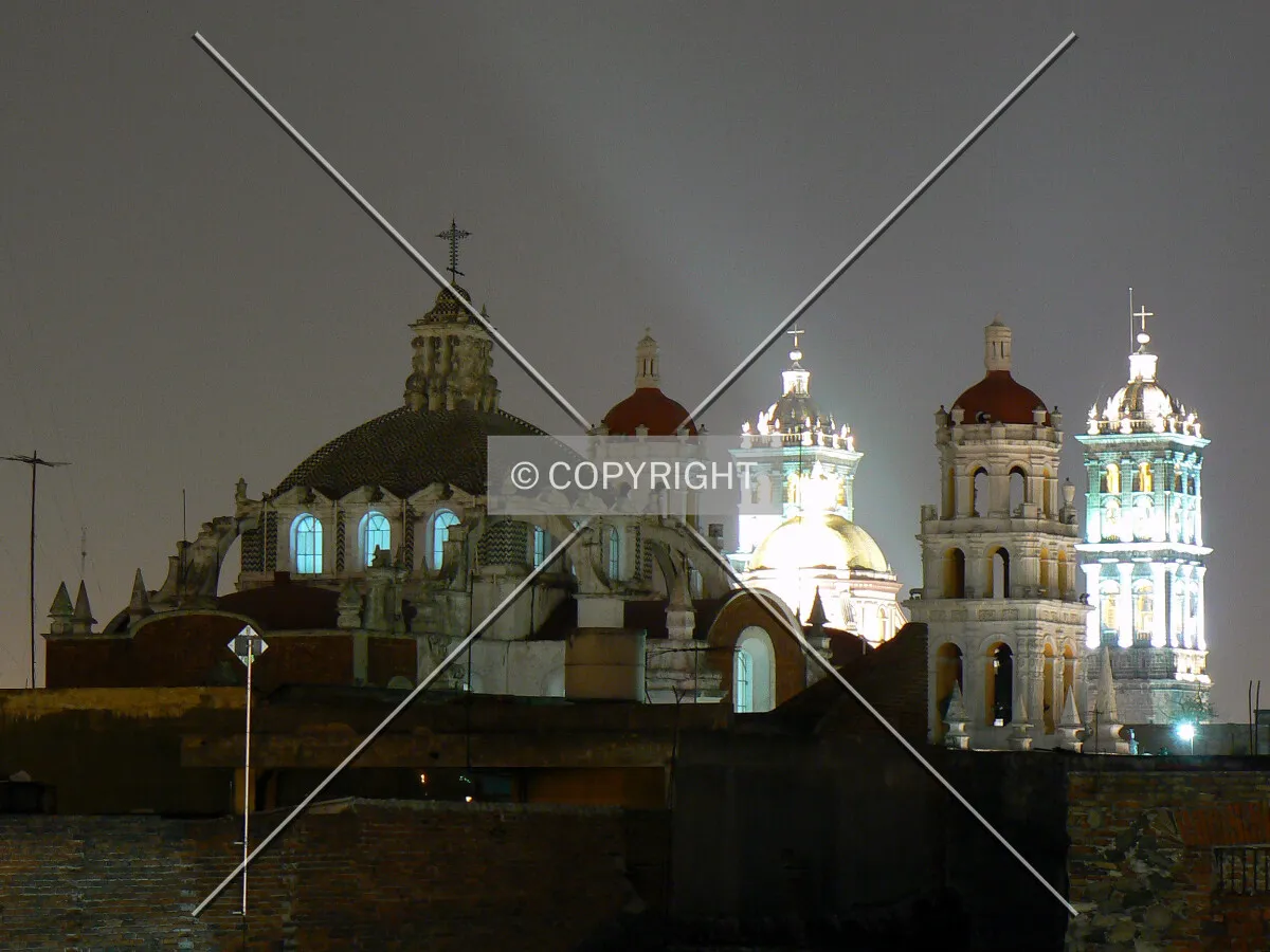 Dome and towers as seen from the east with the Catedral Metropolitana to the back