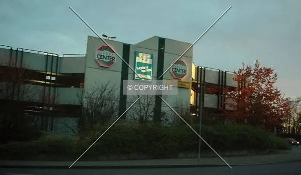 Night view of the shopping center