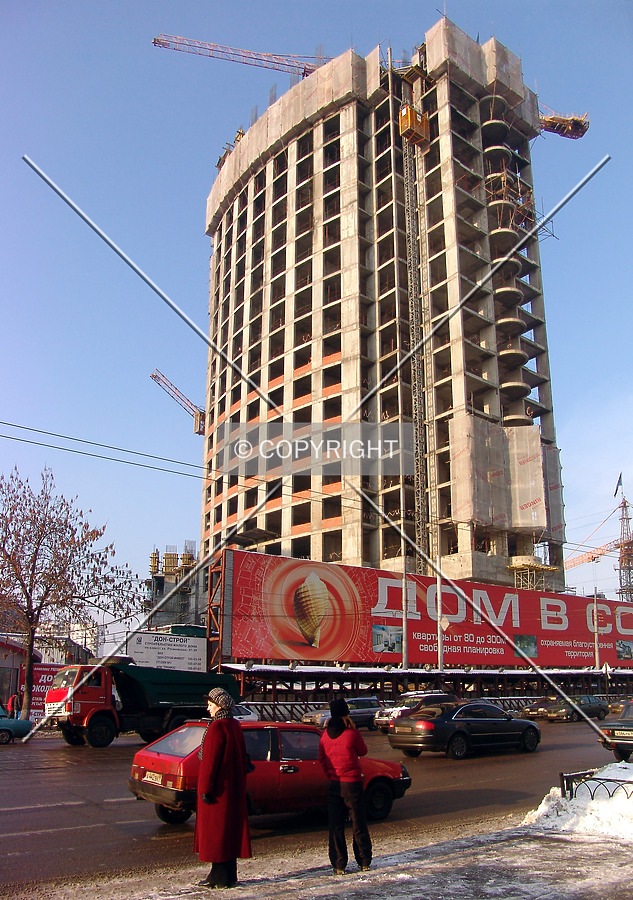 Looking up from Rusakovskaya Street