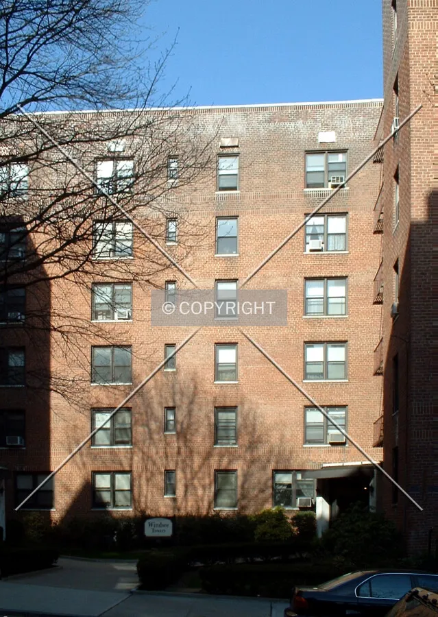 Entry court on Windsor Terrace from the southwest