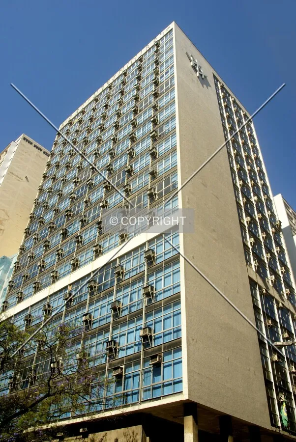 Looking up from the corner of Borges de Medeiros Avenue and Jerônimo Coelho Street