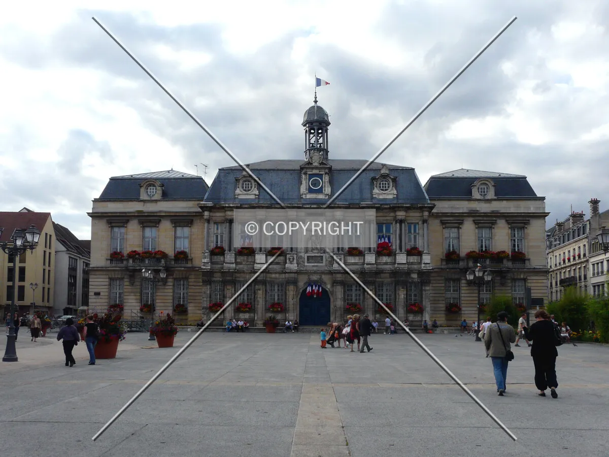 Main facade on Place Alexandre Israël