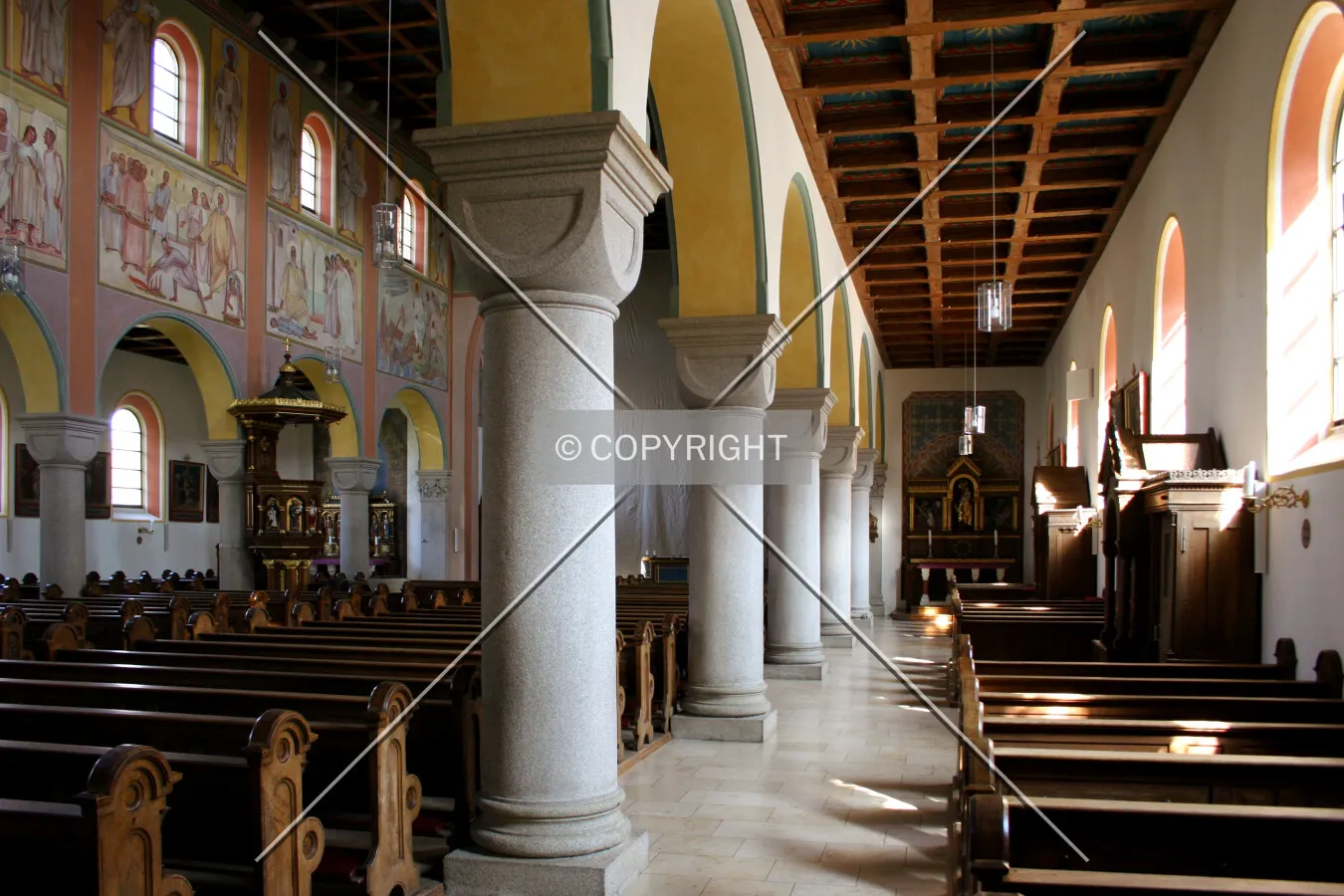 Side aisle on the right side